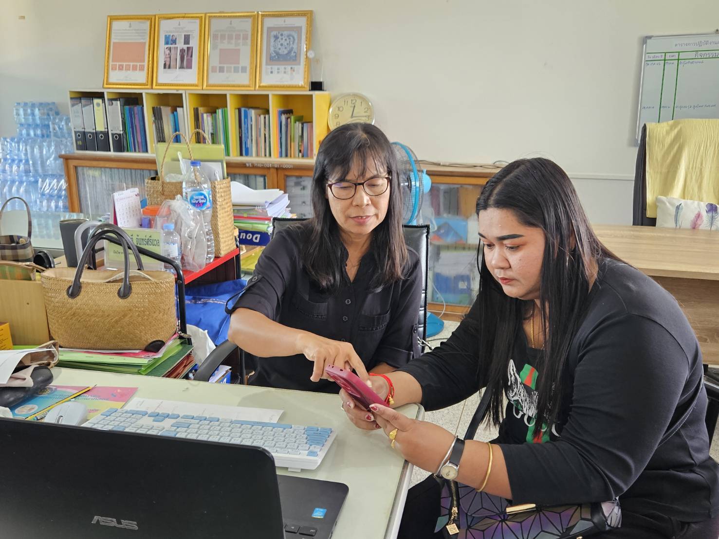 พช.อ.ปากพนัง แนะนำวิธีการจัดเก็บและบันทึกข้อมูล จปฐ. ปี 2569