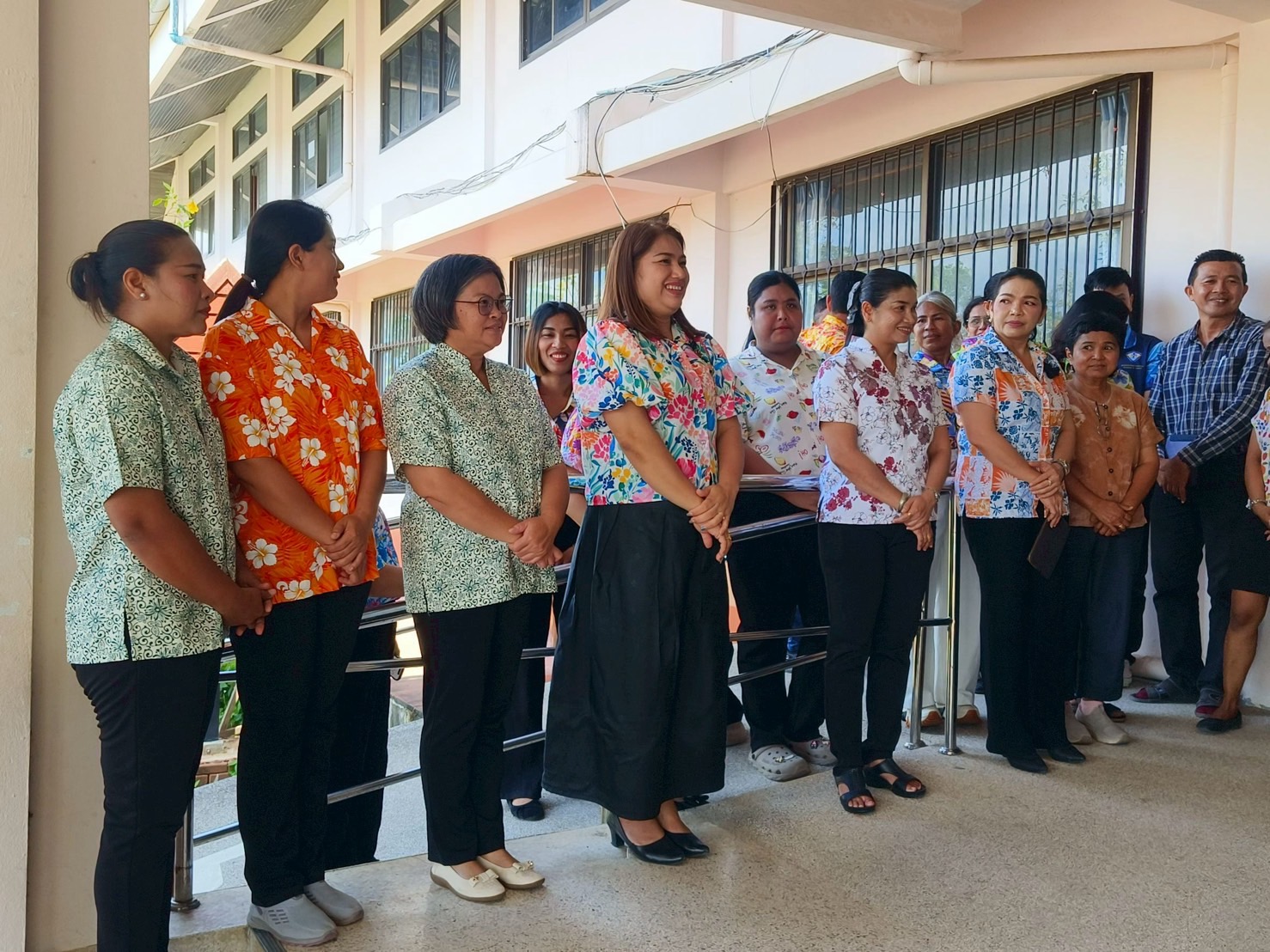 พช.ปากพนัง : ร่วมสรงน้ำพระพุทธรูปและรดน้ำขอพรนายอำเภอ เพื่อความเป็นสิริมงคล ในโอกาสวันสงกรานต์ 2569