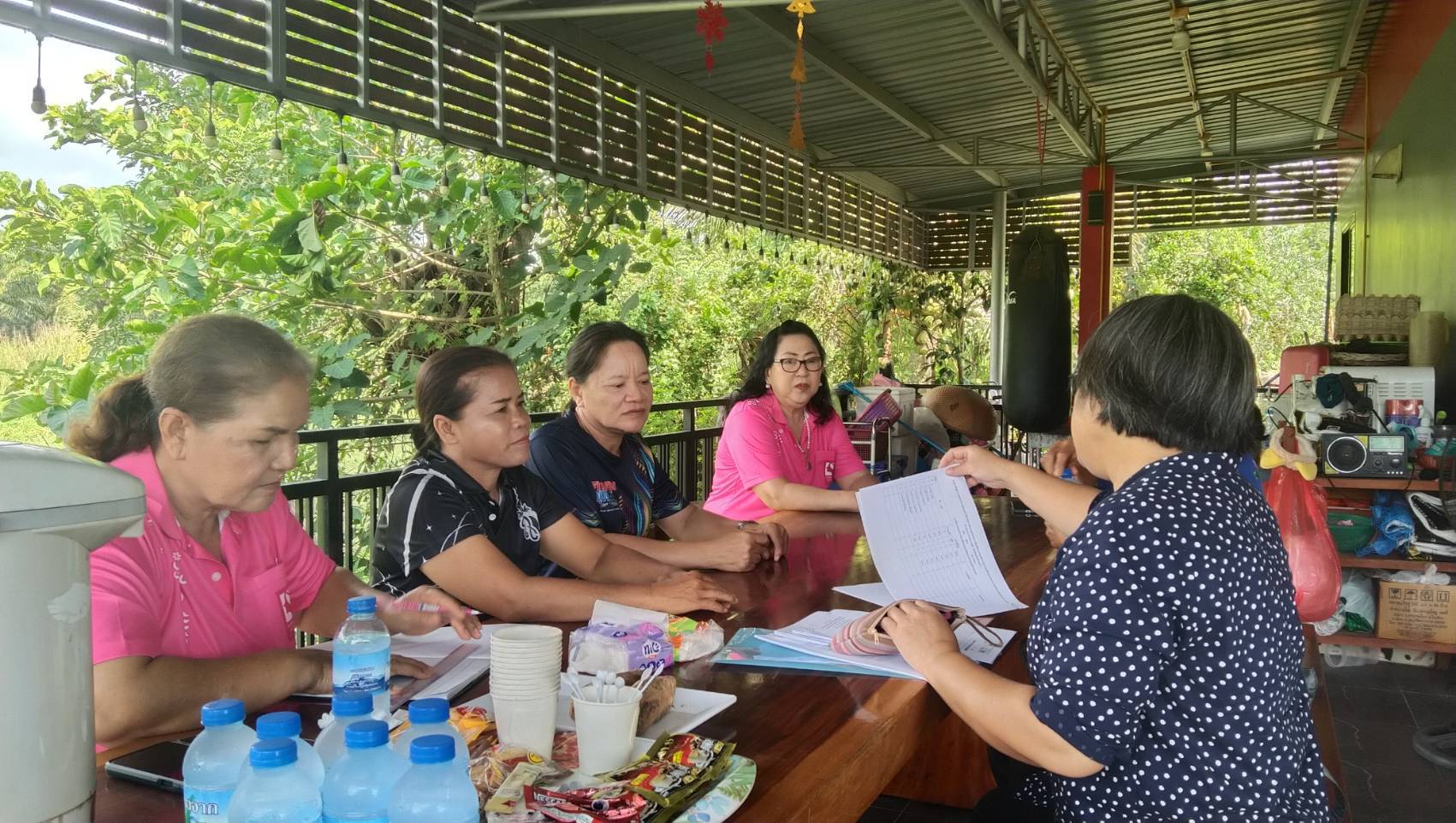 พช.ปากพนัง : ประชุมคณะทำงานขับเคลื่อนกองทุนพัฒนาบทบาทสตรีตำบลชะเมา